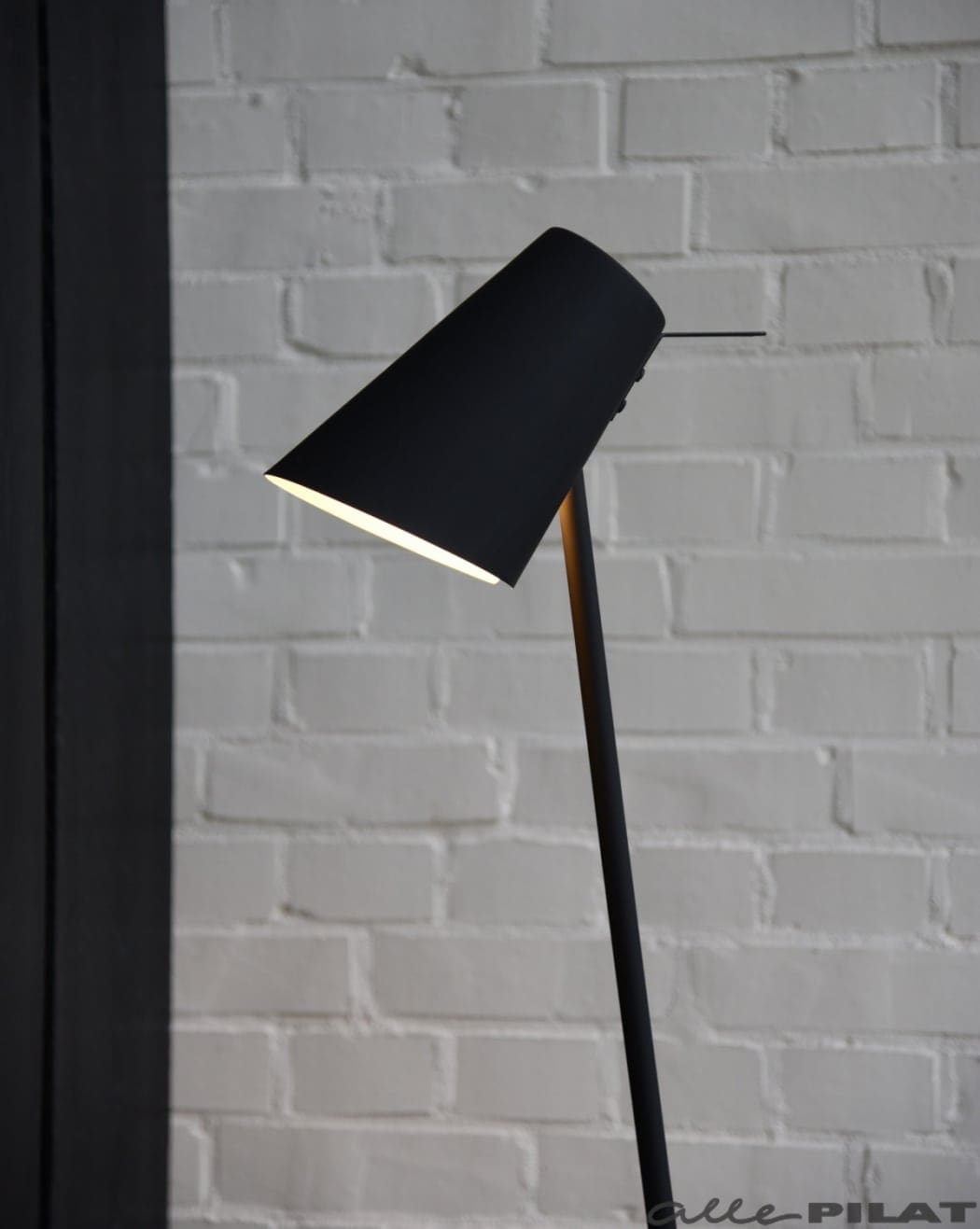 Zwarte vloerlamp Zenz ideale leeslamp