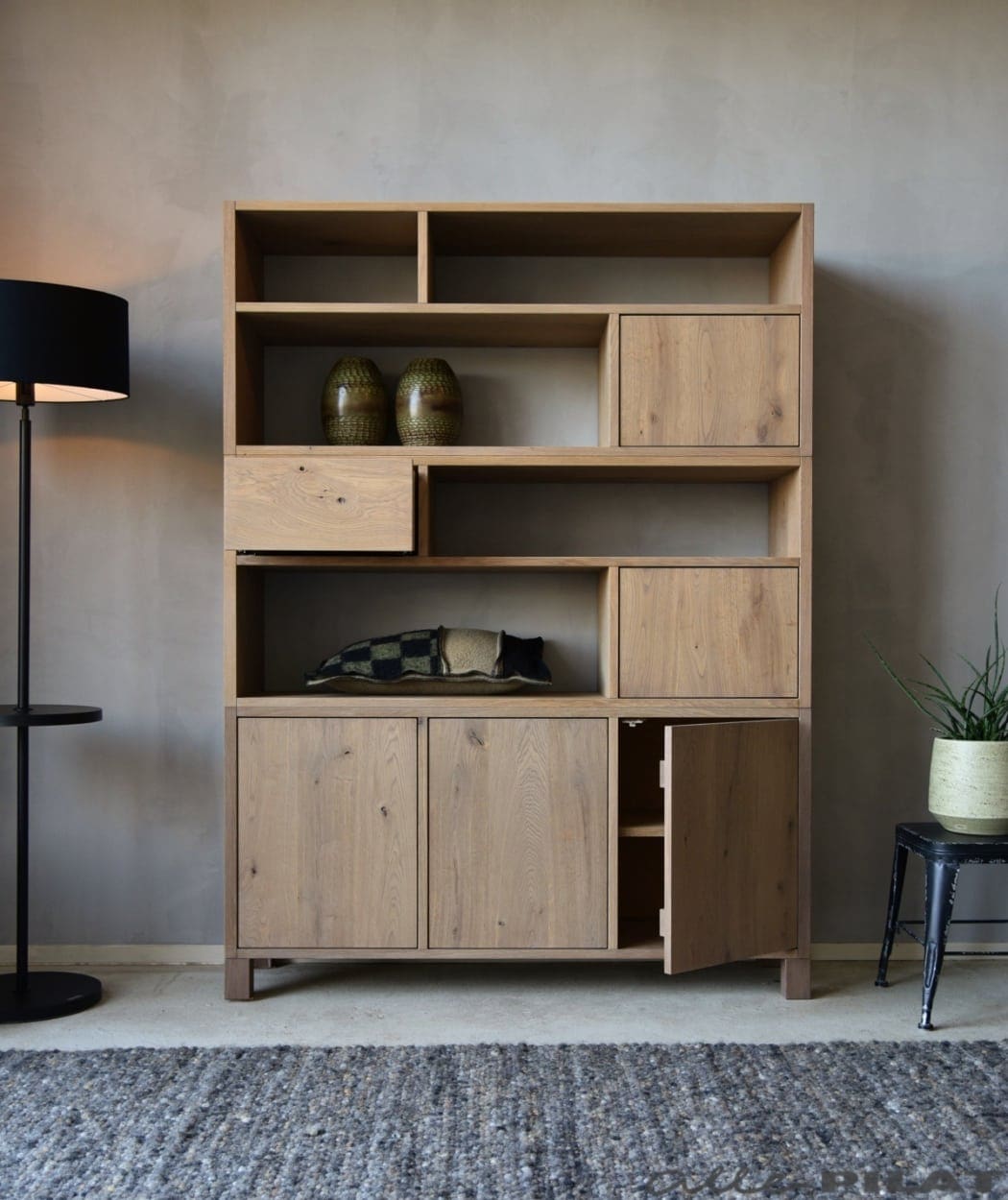 Hoge eiken kast Stapel 