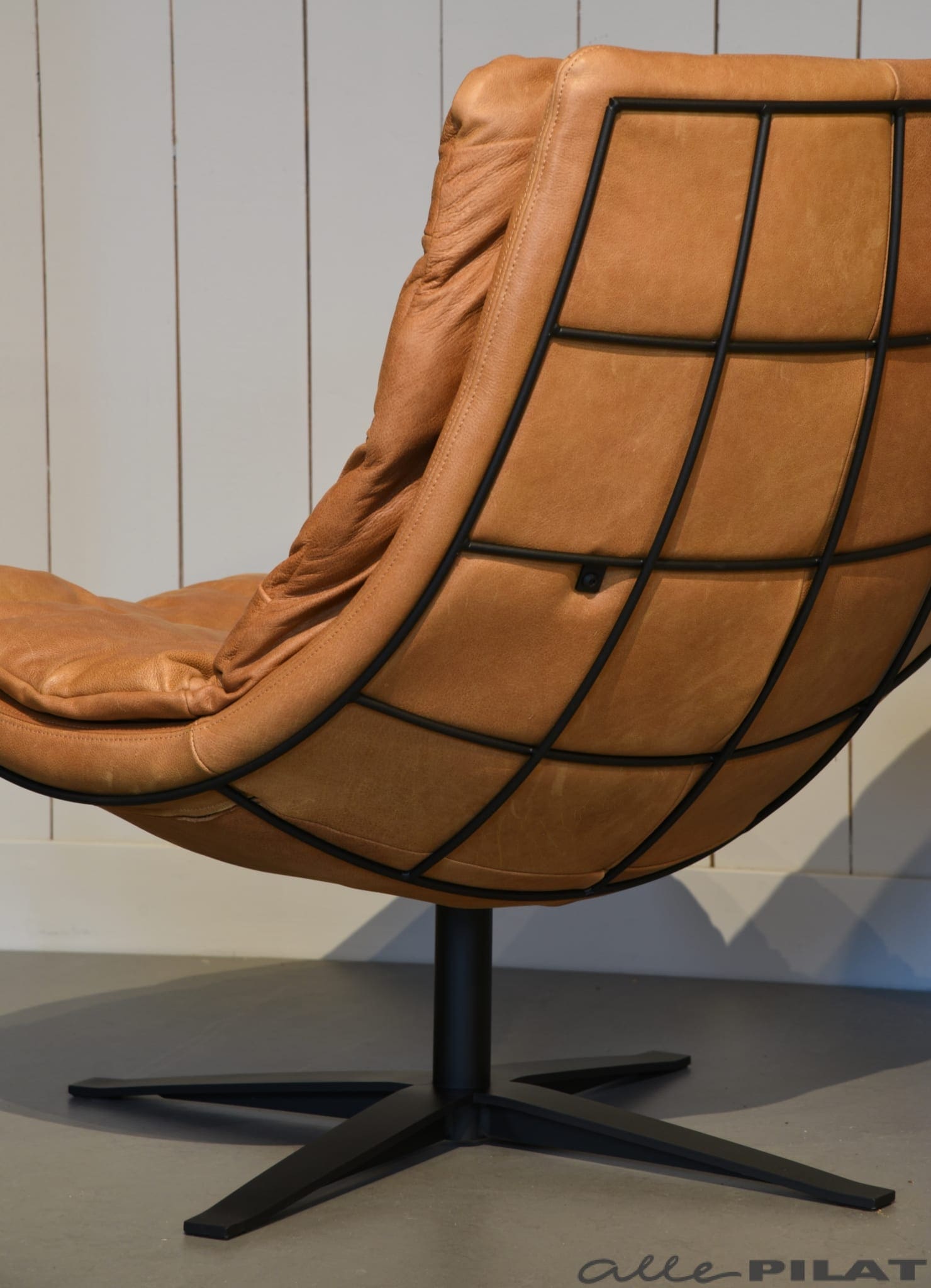 ik lees een boek Rommelig concept Leren Draaifauteuil Karsten Cognac met hoge rug - Woonwinkel Alle Pilat