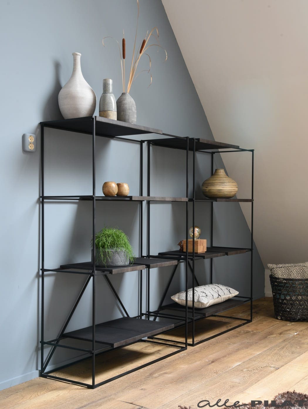 Zwarte vakken kast Box