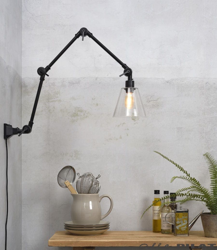 Wandlamp Amsterdam met glazen kap. 