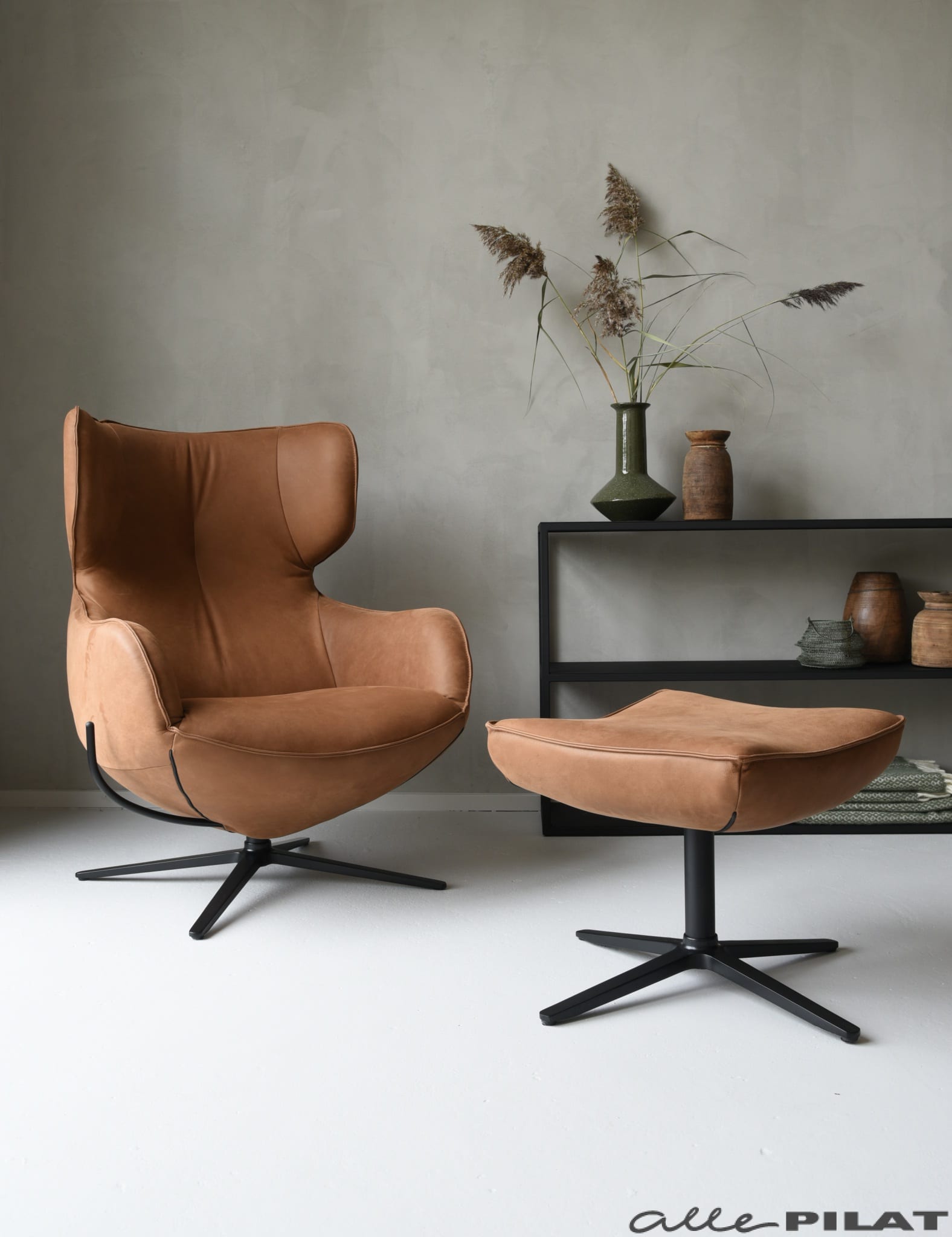 leren Draaifauteuil Louis met hocker - Woonwinkel Alle Pilat