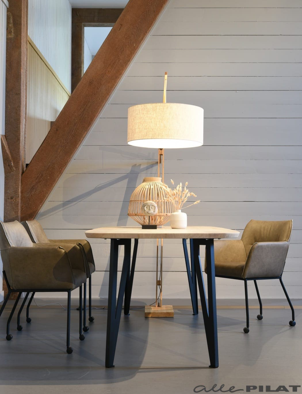Tafel Karst met bootvorm blad