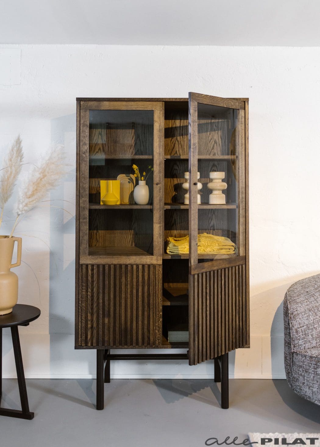 Hoge kast Coos met glazen deuren