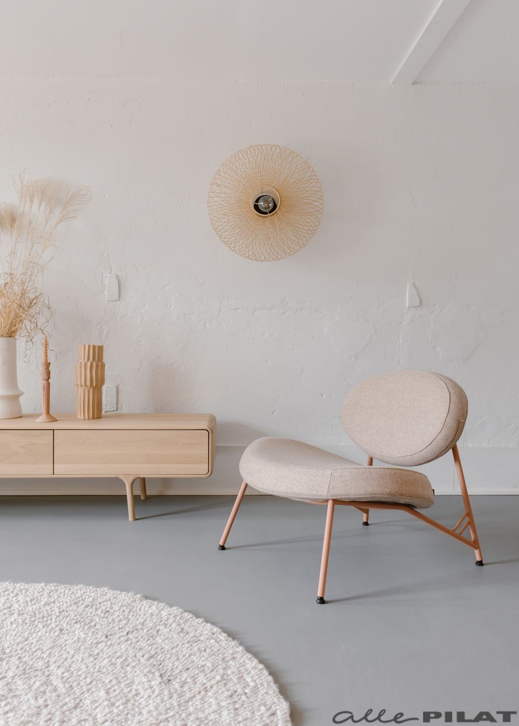 Hippe fauteuil Tipi met gekleurd frame